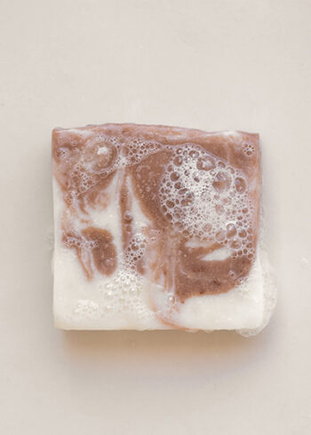 sabão natural floral com espuma