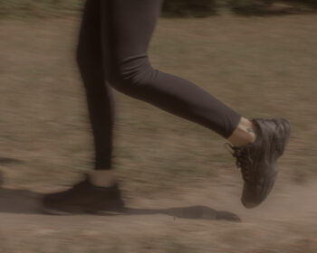 benefícios de caminhar na natureza